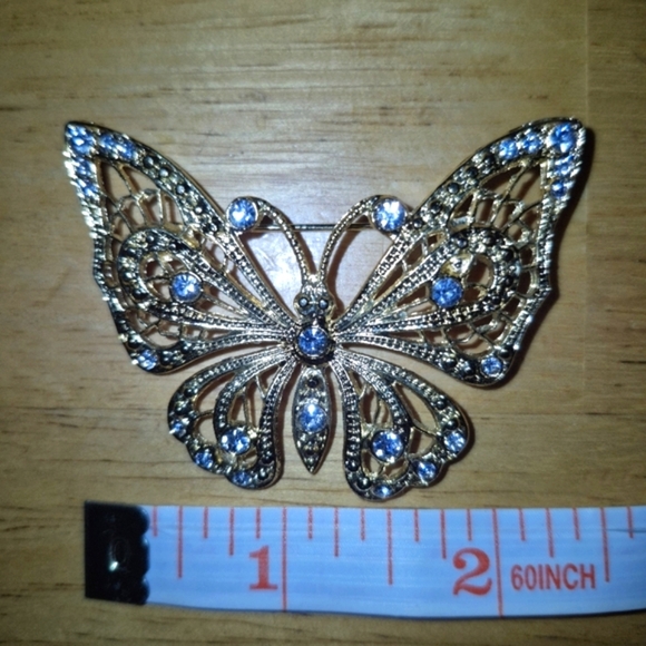 Elegant Gold and Blue Butterfly Brooch with Filigree Design - Picture 2 of 5